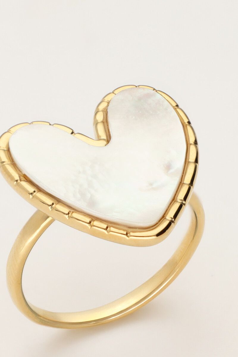 Anillo corazón de nácar.