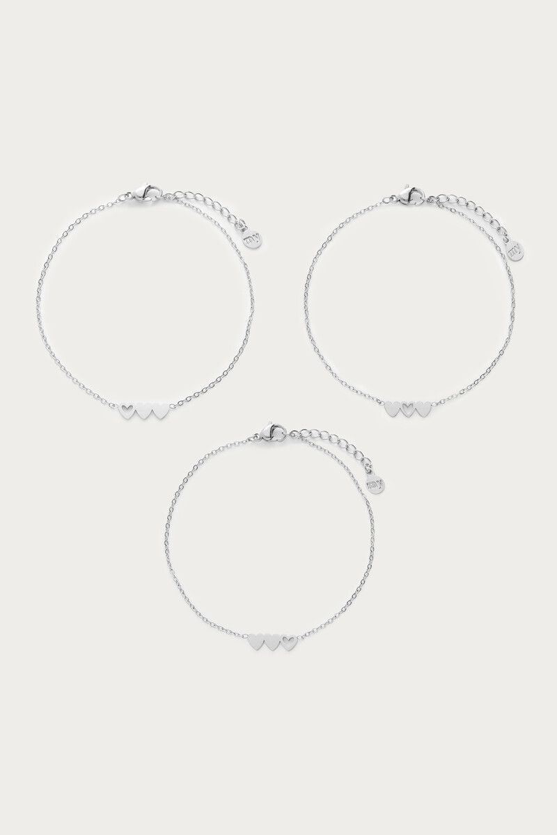 Conjunto de pulseras triple corazón