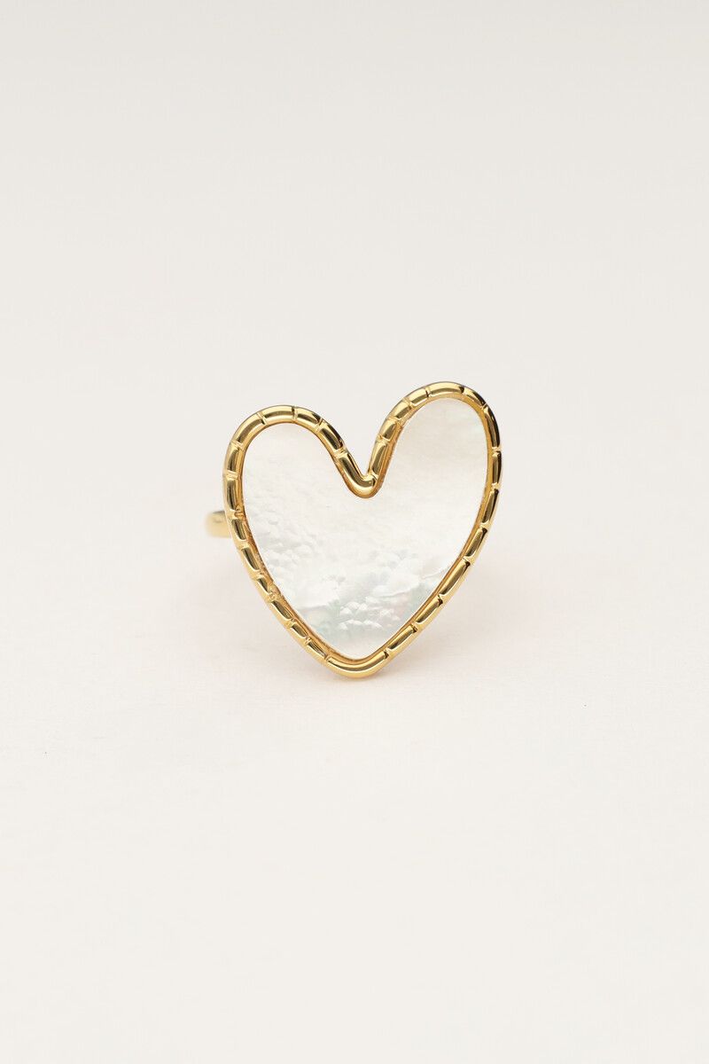 Anillo corazón de nácar.