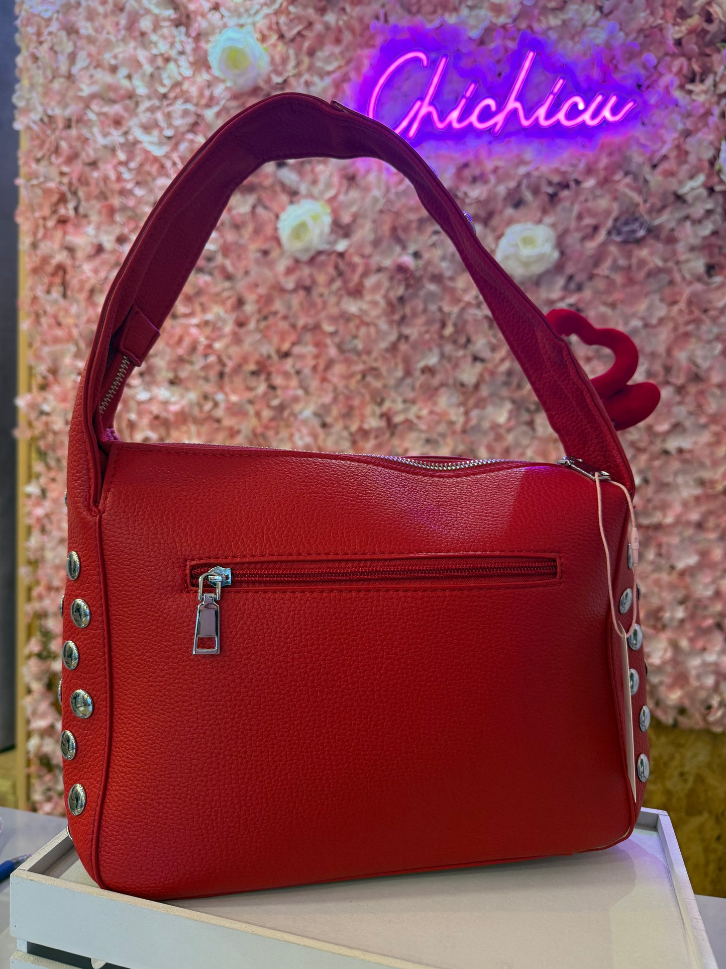 Bolso tachuelas rojo