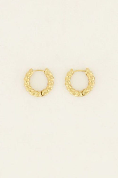 Pendiente con detalle retorcido