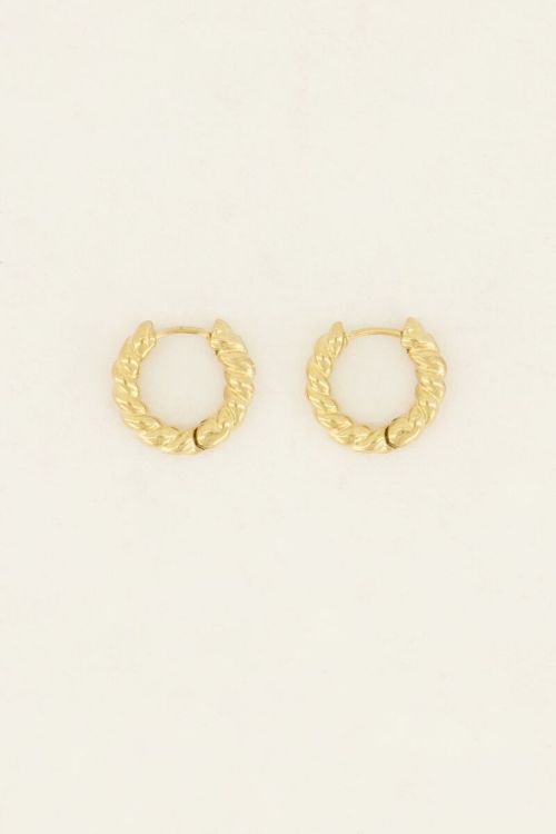 Pendiente con detalle retorcido