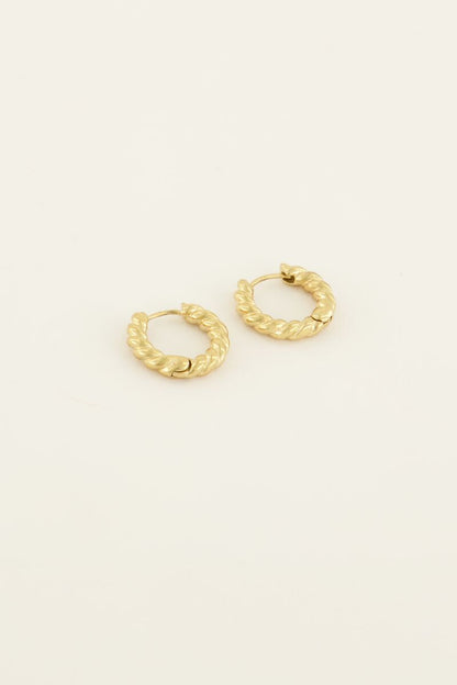 Pendiente con detalle retorcido