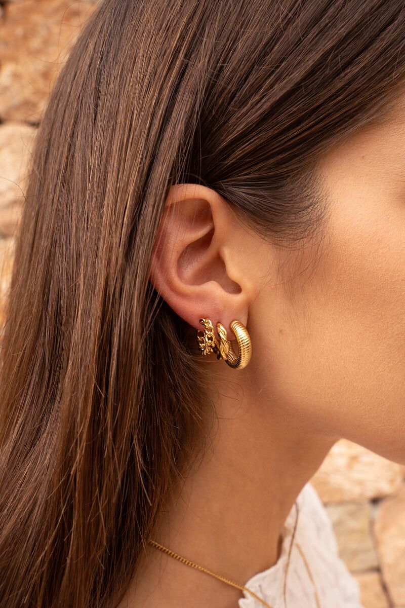 Pendientes redondos con sutil detalle de nervadura